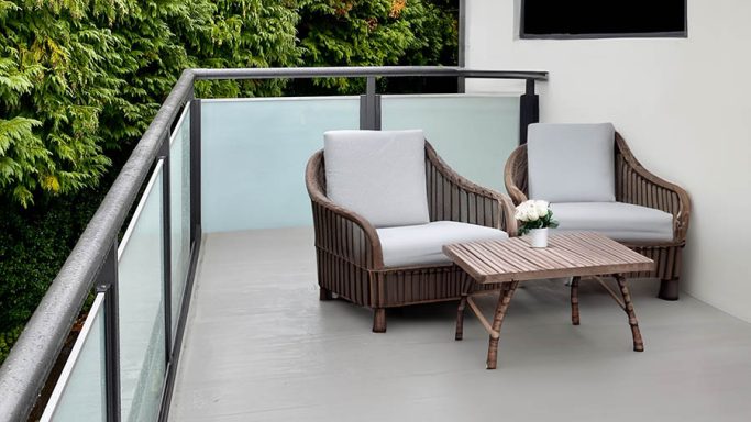 Balkon mit Metallgeländer
